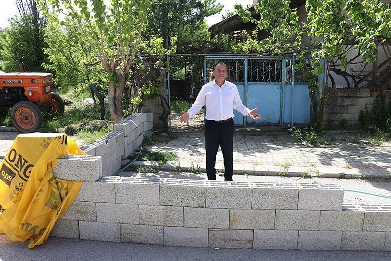 denizlide-akilalmaz-olay-tapulu-arazim-dedi-sokagi-kapatti-1778748850463.jpeg