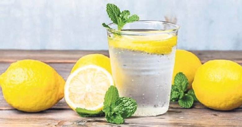 Akneden kurtulmanın formülü limonlu suda