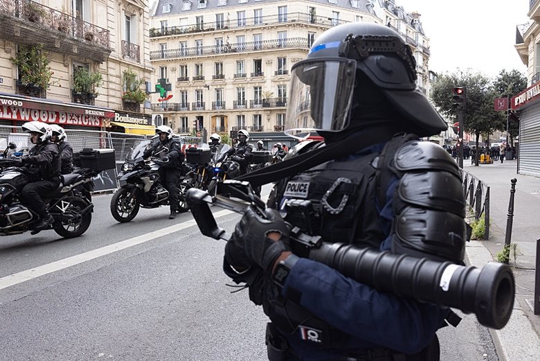 Fransa isyanda: Halk Macron’a karşı sokaklara döküldü