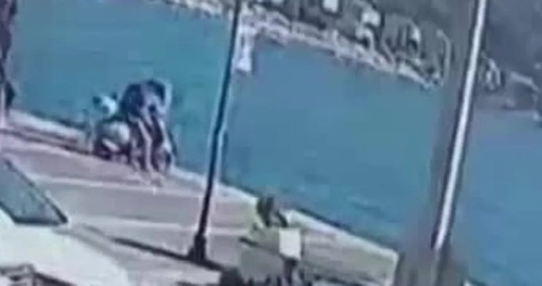Çeşme’de motosikletiyle denize uçtu: O anlar böyle kaydedildi