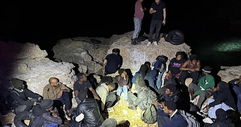 İzmir ve Aydın açıklarında göçmen hareketliliği! 39 düzensiz göçmen yakalandı, 8 kişi kurtarıldı