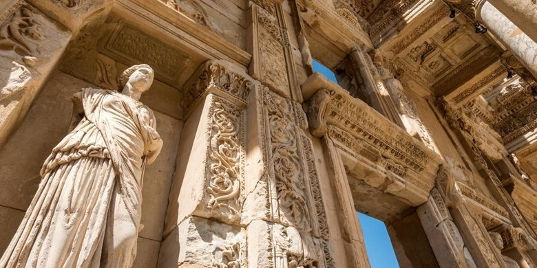 Efes’e turist akını! İlk 10 ayda 2 milyona yakın ziyaretçi