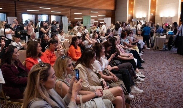izmirde-kadin-girisimcileri-bulusturan-festival-1763491205854.jpeg