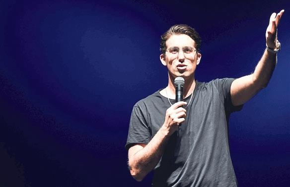 Çekimler öncesi sevgiliyle tatil