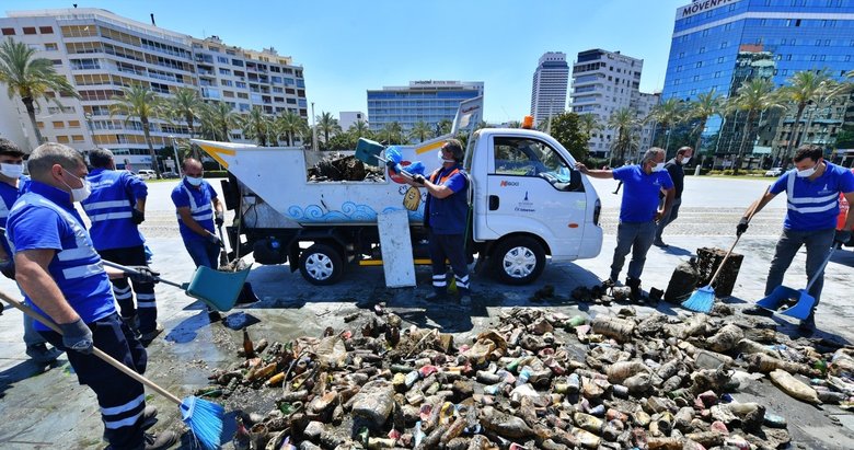İzmir Körfezi’nde deniz dibi temizliği! Scooter bile çıktı