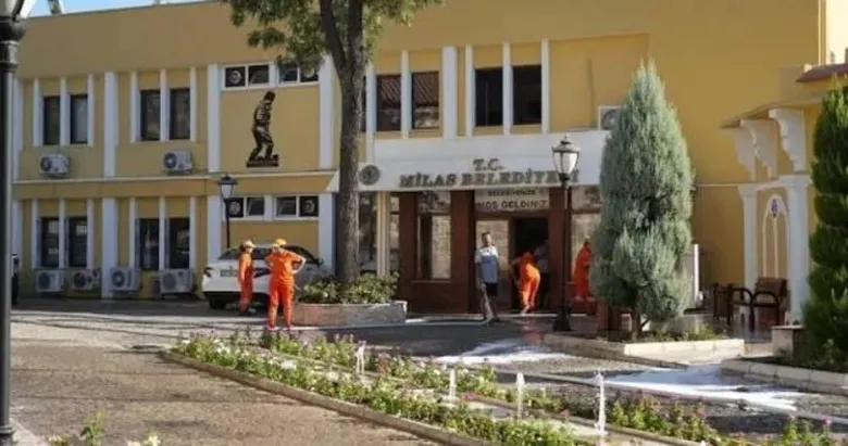 Muğla Milas Belediyesi’ne operasyon! Polis belediye binasına giriş ve çıkışları durdurdu