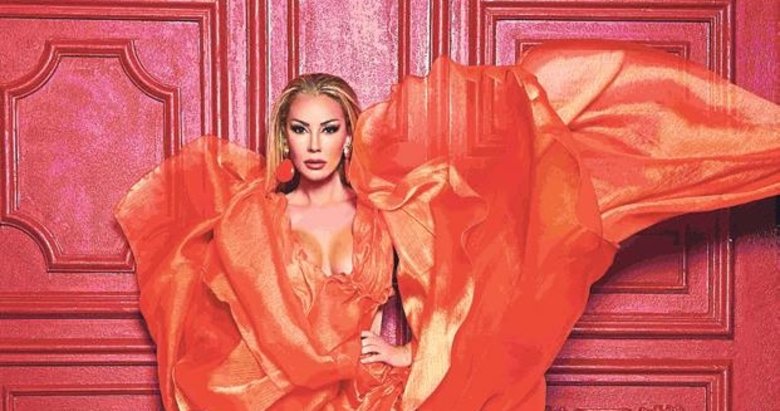 Petek Dinçöz, yeni şarkısıyla sahnede