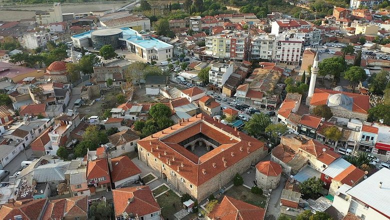 Menemen’deki tarihi çarşıda hummalı çalışma: Küllerinden doğacak