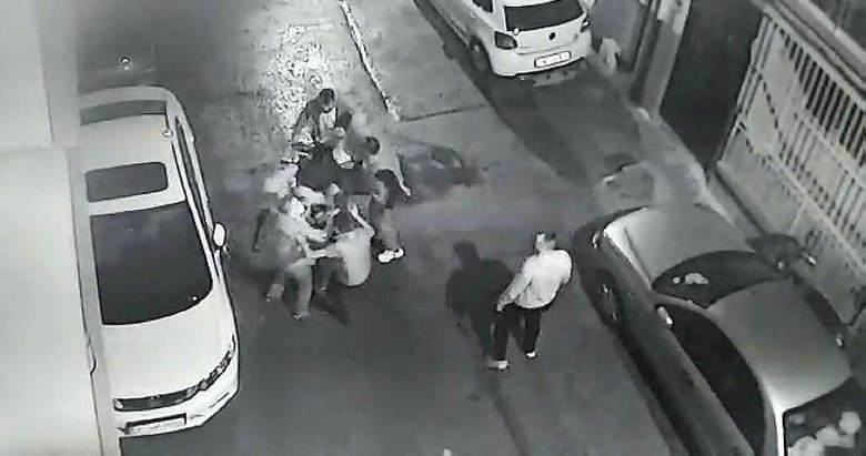 İzmir’de gürültü yapan komşularını ikaz edince tekme tokat darp edildiler