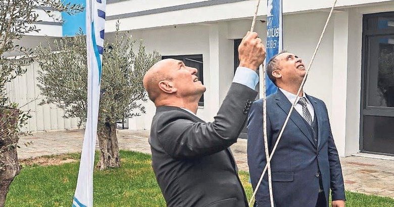 Tunç Soyer yine şov peşinde! Fiyaskonun bayrağını diktiler