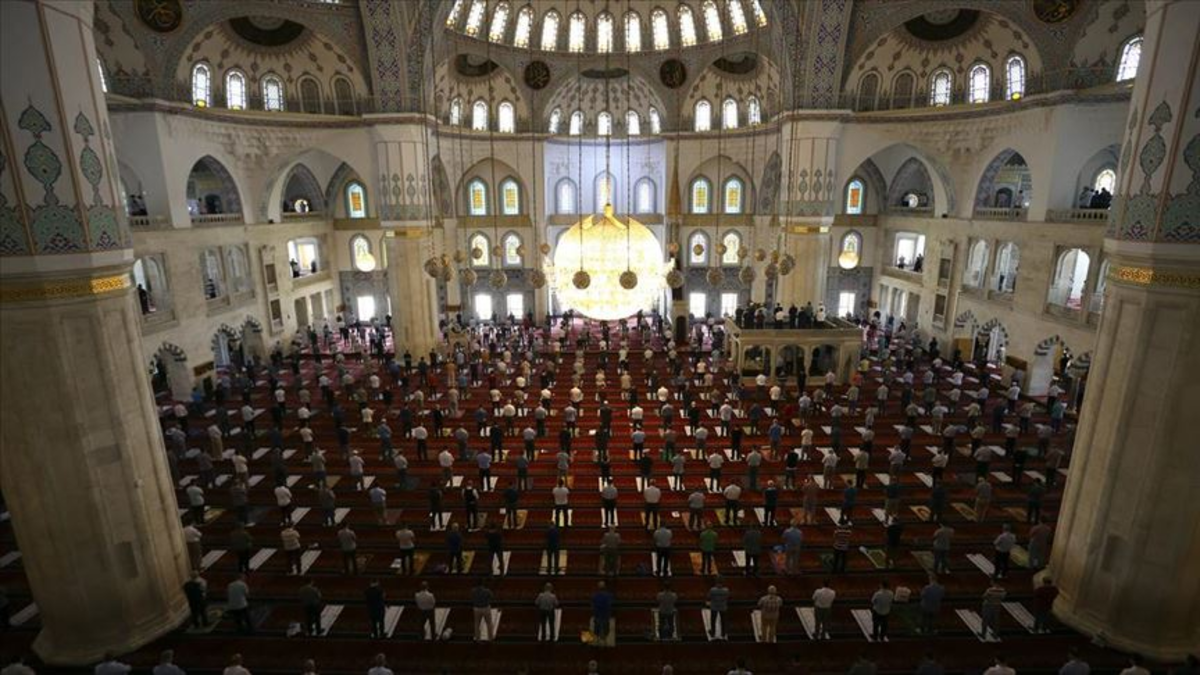 CUMA NAMAZI SAAT KAÇTA 8 MAYIS 2026 | Diyanet yayınladı! Cuma namazı saat kaçta kılınacak? İstanbul, Ankara, İzmir cuma namazı saatleri…