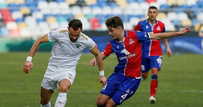 Ravil ada kıskacında