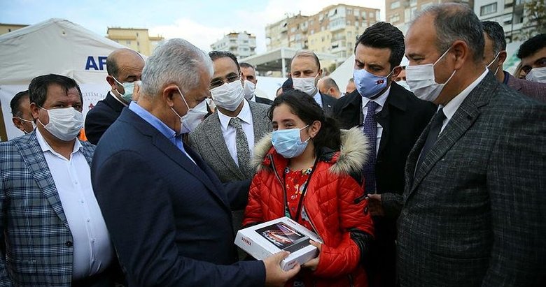 Çadır kentleri ziyaret eden Binali Yıldırım: Giden can geri gelmiyor ancak yaralar sarılıyor