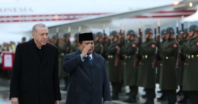Endonezya Cumhurbaşkanı Subianto Ankara’da! Başkan Erdoğan havalimanında karşıladı