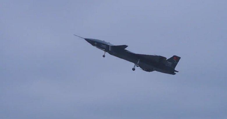 Selçuk Bayraktar: Kızılelma 2’inci uçuş testini başarıyla tamamladı