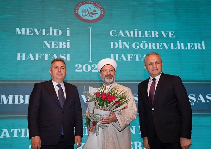 Diyanet İşleri Başkanı Prof. Dr. Ali Erbaş Yeni Asır’a özel açıklamalarda bulundu: Bilmeyenler uyduruyor