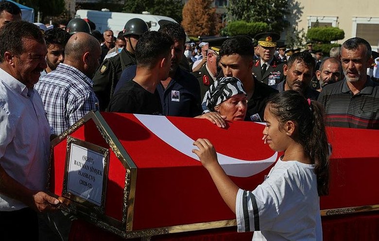 İzmir’de kahramana veda! Şehit Astsubay Batuhan Şimşek gözyaşlarıyla uğurlandı