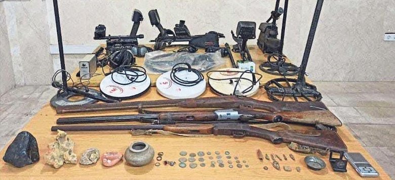 Definecilerin evinde 200 milyon liralık Painite taşı ele geçirildi