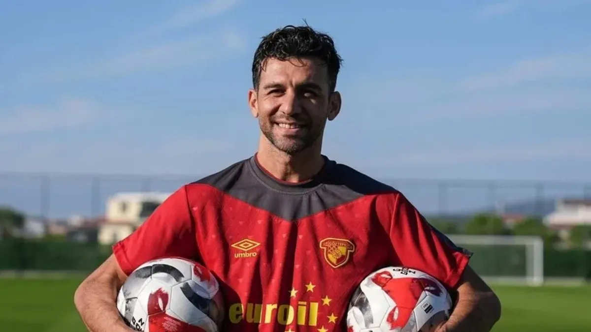 Göztepe'nin takım kaptanı İsmail Köybaşı, futbolu bıraktı