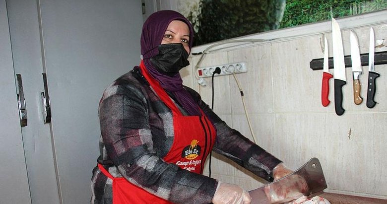 Elinde satırı gören şaşırıyor! Çocukluk hayalini gerçekleştirdi