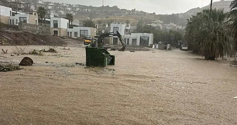 SON DAKİKA: Bodrum’da sağanak! Yollar göle döndü