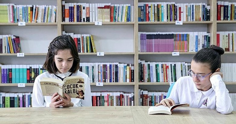 İzmir depreminde hayatını kaybeden Feryal ve Ömer kardeşlerin ismiyle kütüphane açıldı