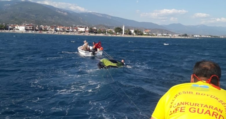 Balıkesir’de tekneleri batmak üzere olan 4 kişi kurtarıldı