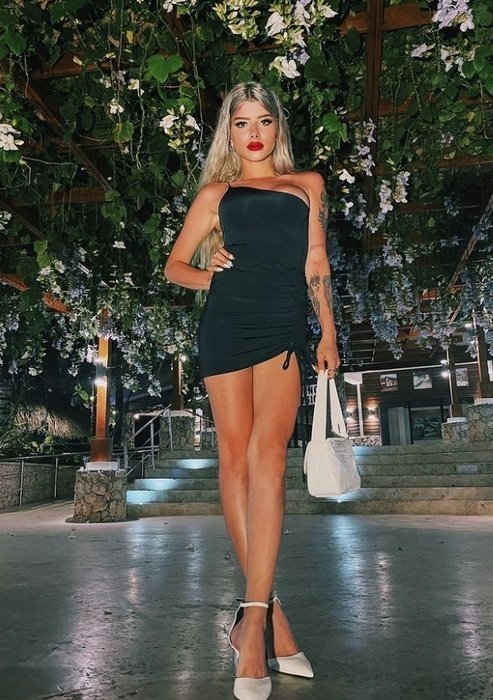 Ünlü fenomen Merve Yalçın gece kulübünde tacize uğradı