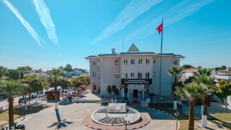 izmir-seferihisar-belediyesine-rusvet-operasyonu-belediye-baskan-yardimcisi-pehlivan-gozaltinda-1781678374327.jpeg