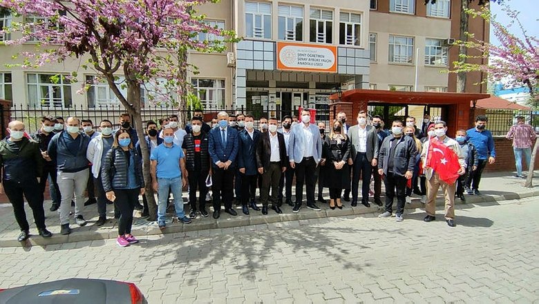 Balıkesir AK Parti, şehit öğretmenin adına sahip çıktı