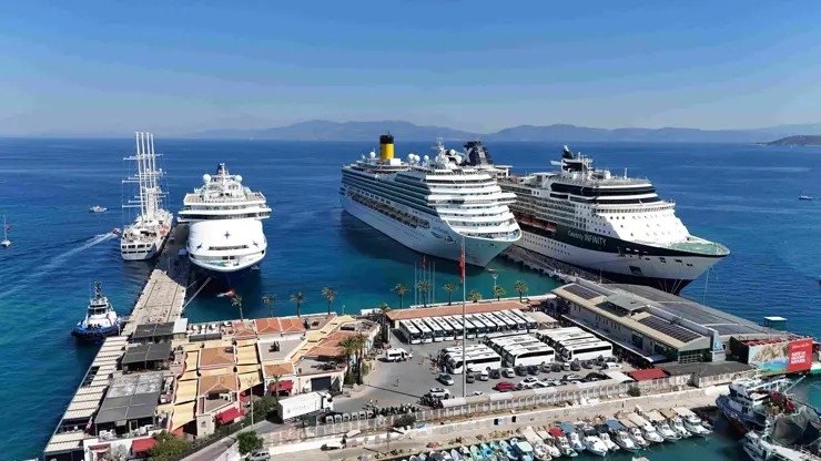 kusadasi-limani-yazin-yildizi-olacak-1778351609119.jpeg
