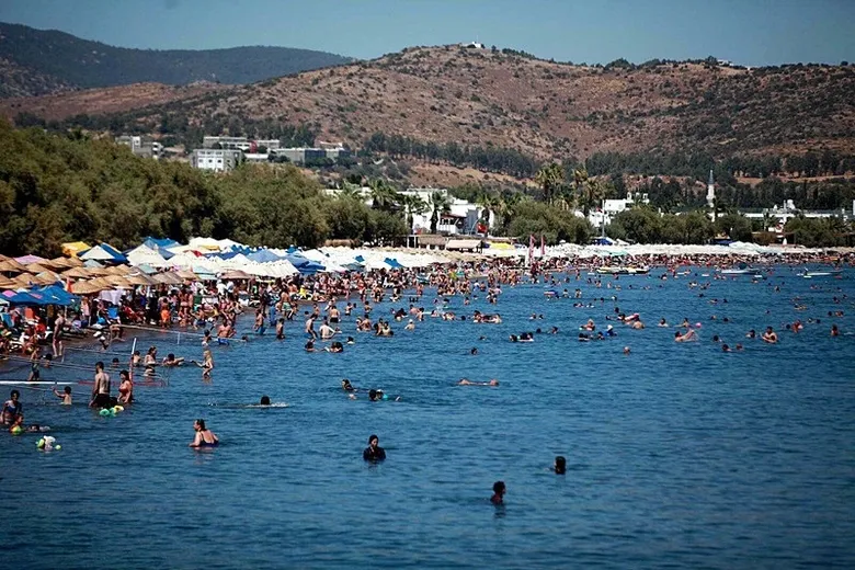 mugla-bodrumda-oteller-doldu-tasti-yarim-milyonu-askin-yabanci-turist-geldi-1787472499316.jpeg