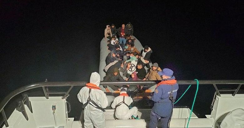 33 kaçak göçmen batmak üzereyken kurtarıldı