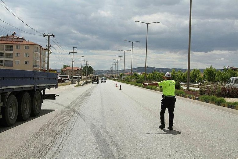 Kural ihlali yapan sürücüler drone ile tespit edildi