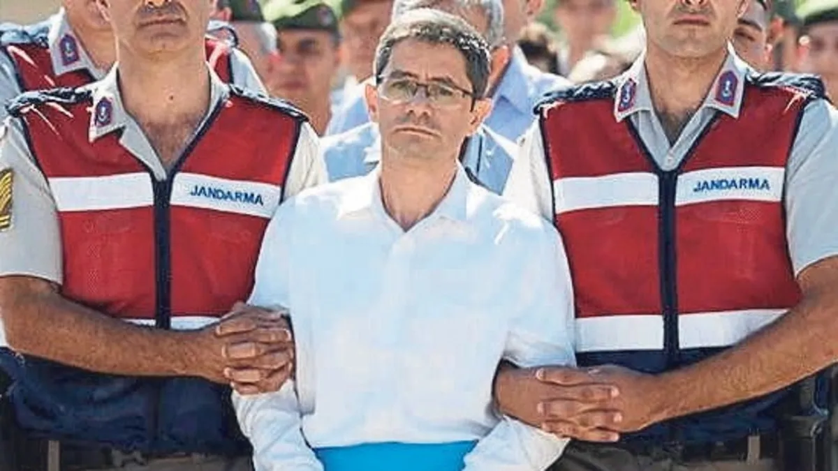 FETÖ’cülerin kızları yakayı ele verdi