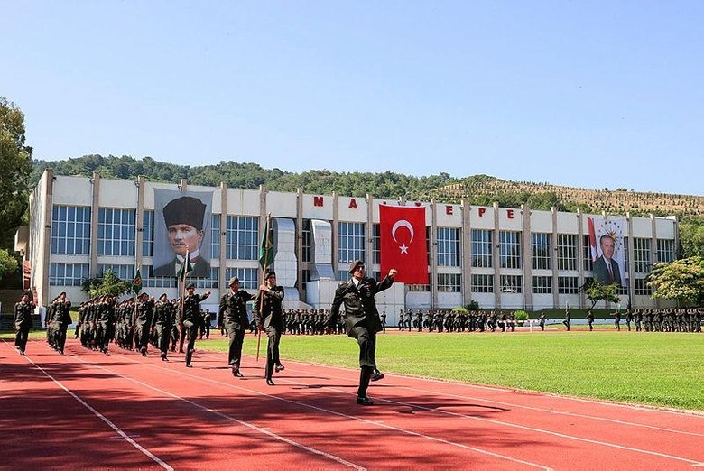 İzmir’de intibak eğitimini tamamlayan subay adayları yemin etti