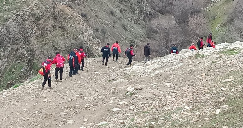 Evinin önünde oynarken kayboldu: 4 yaşındaki kız çocuğu her yerde aranıyor