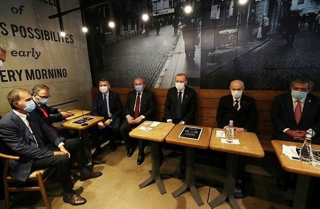 Başkan Erdoğan, Devlet Bahçeli ile birlikte çay içti