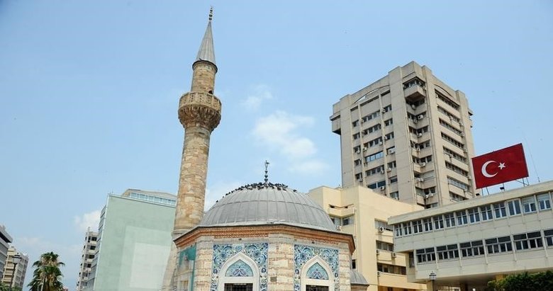 İzmir cuma namazı saat kaçta? 19 Nisan İzmir cuma namazı saati...