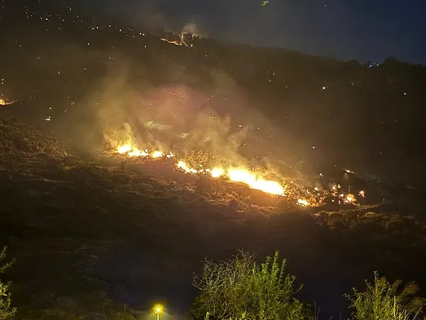 izmirde-gece-yarisi-kabusu-2-ilcedeki-yangin-kontrol-altina-alindi-1783396305492.jpeg