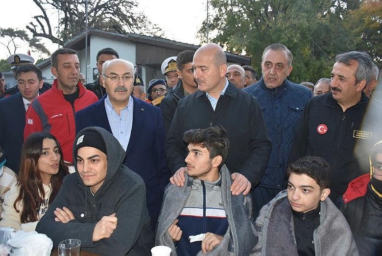 Bakan Soylu İzmir’deki deprem sonrası yaşadıklarını anlattı: Bir saat içinde oraya intikal ettik