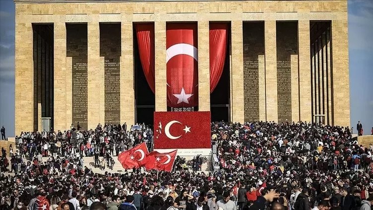 10 Kasım 2023 resmi tatil mi, hangi güne denk geliyor?