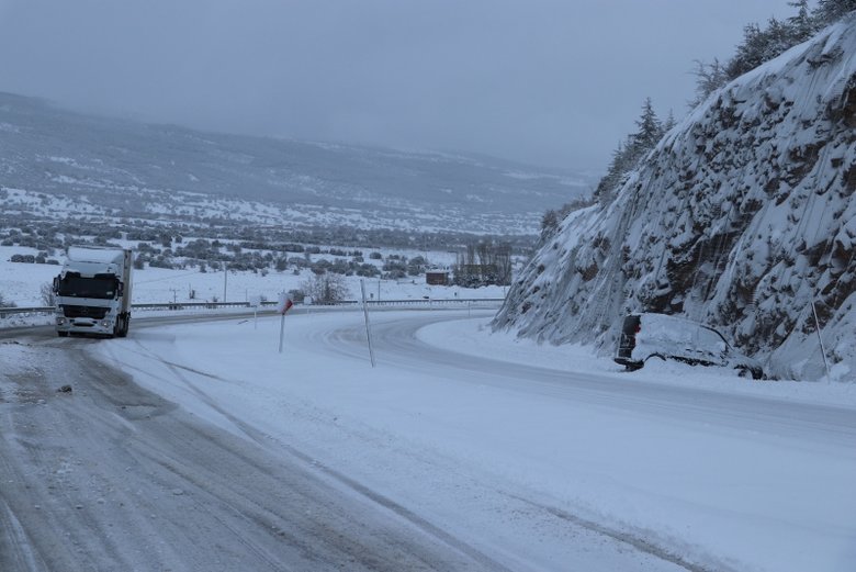Denizli’de yoğun kar yağışı! O araçların geçişine izin verilmiyor
