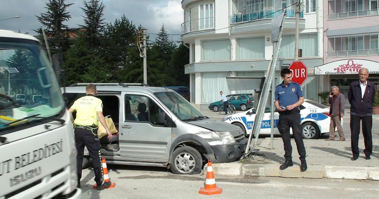 Afyonkarahisar Şuhut’ta trafik kazası: 2 yaralı