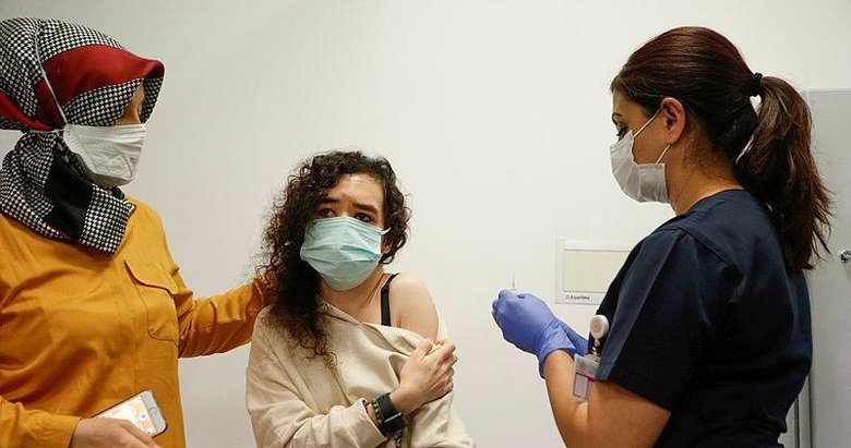 Türkiye’de bir ilk! Çin aşısı gönüllü vatandaşlar üzerinde de uygulanmaya başlandı!