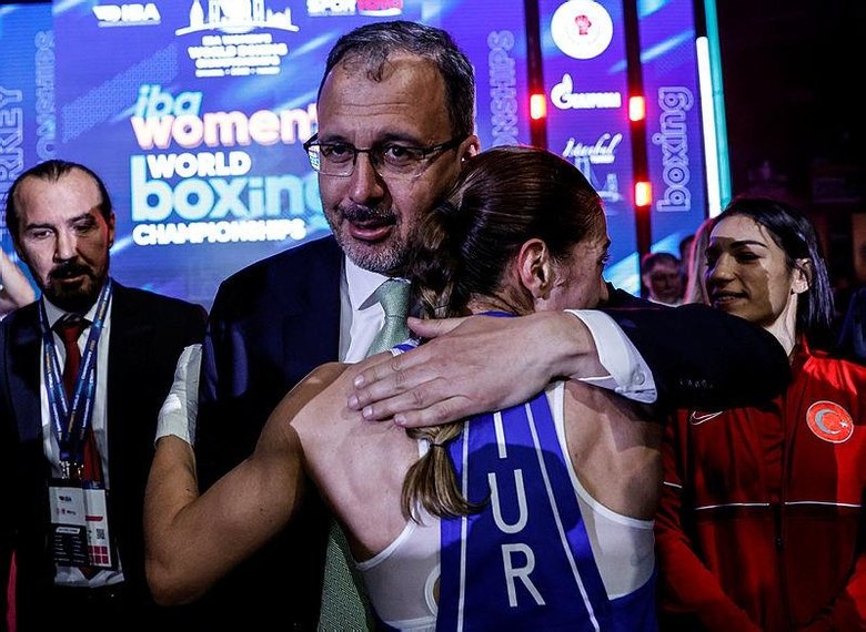 Buse Naz Çakıroğlu ve Hatice Akbaş dünya şampiyonu!