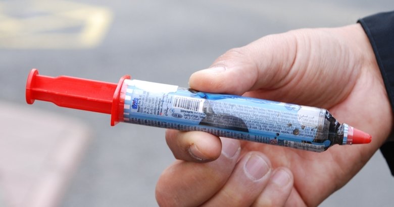 İzmir’de iki okul kantininde şırıngalı çikolata tespit edildi