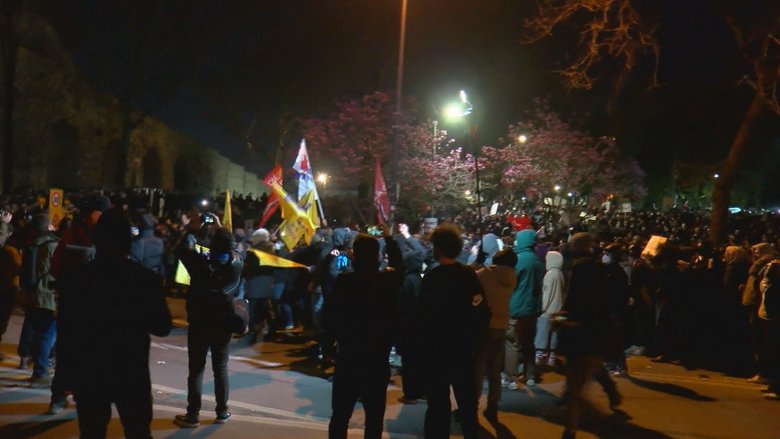 Saraçhane'de polise saldırı! İçişleri duyurdu: 97 kişi gözaltında