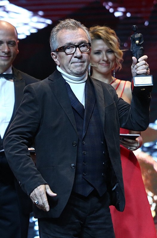 Son dakika... Yönetmen Osman Sınav hayatını kaybetti