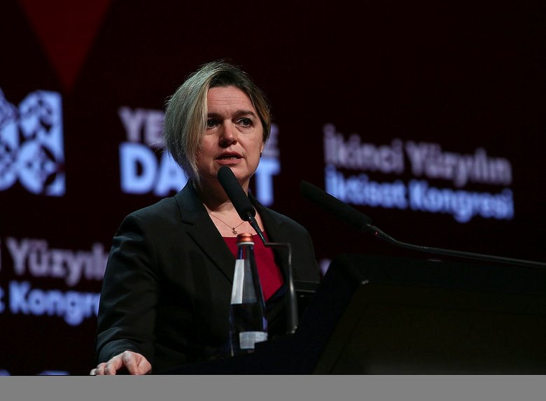 Afet acıları dinmemişken Soyer’den türkülü kongre